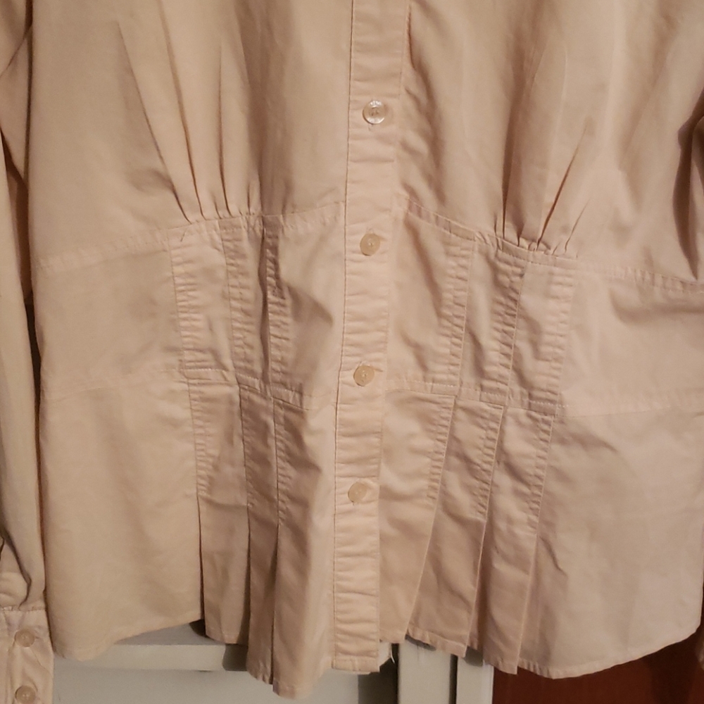 Pleated button blouse - Picture 2 of 4